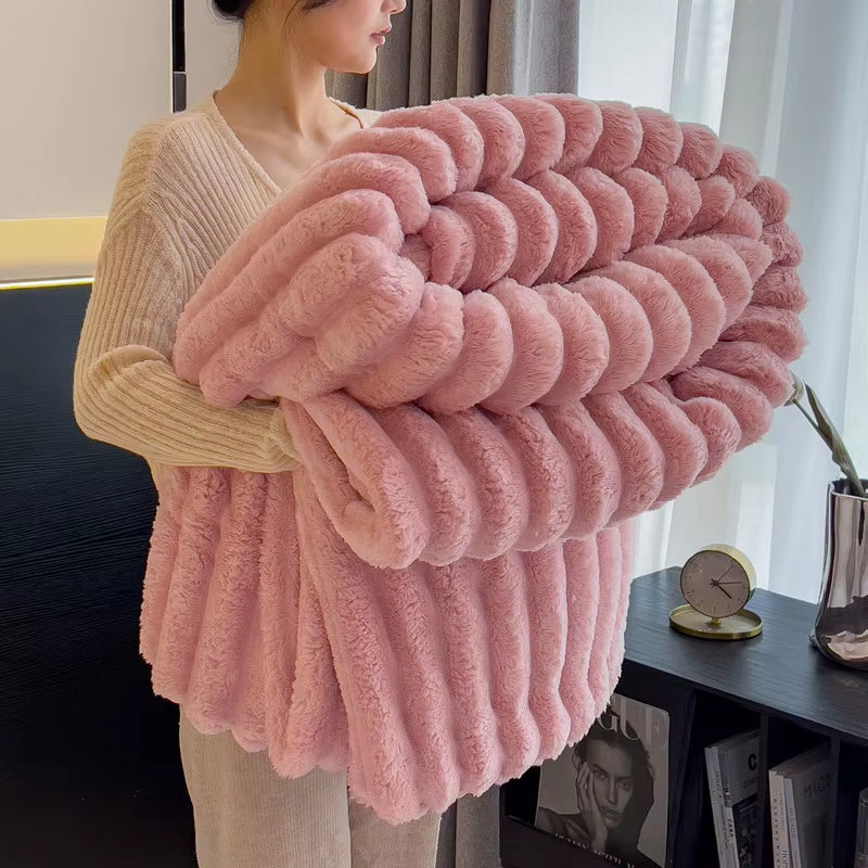 Cozy Up with Our 300GSM Ultra Soft & Warm Bamboo Fiber Fleece Blanket - Perfect for All Seasons!