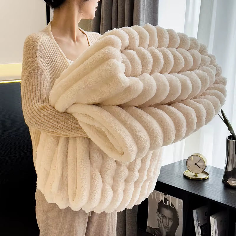 Cozy Up with Our 300GSM Ultra Soft & Warm Bamboo Fiber Fleece Blanket - Perfect for All Seasons!